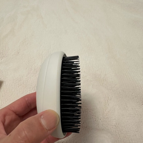 SpoiledChild pocket brush, scrunchie and Muji scalp massager Spoiled - Picture 4 of 7